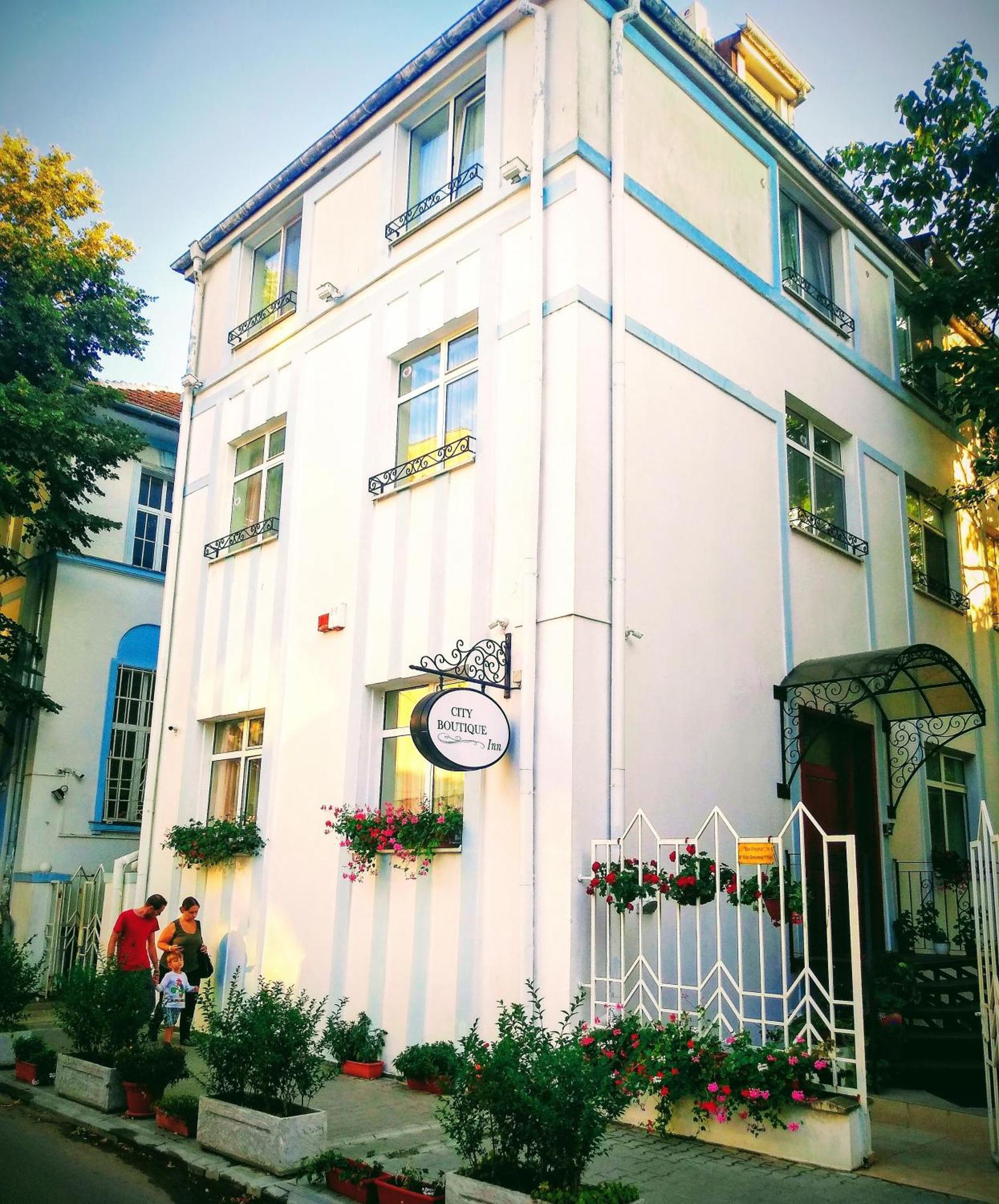 City Boutique Inn Варна Экстерьер фото